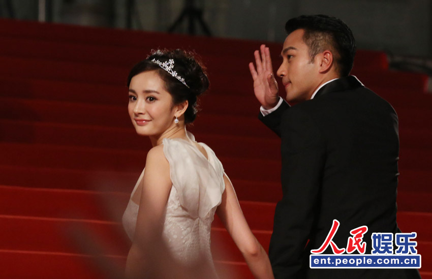 杨幂刘恺威上海电影节穿婚礼装暗示好事将近?