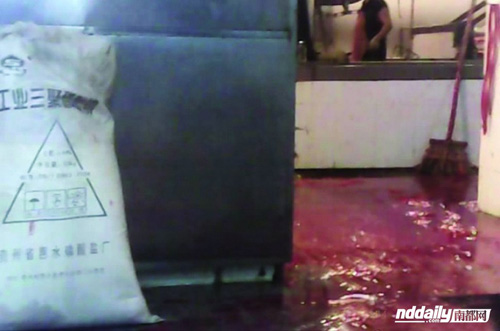 佛山肉联厂内炮制工业盐猪血 流向广佛市场