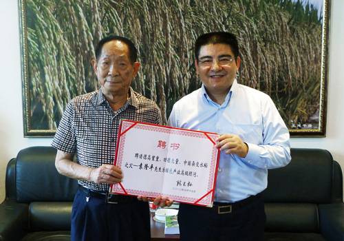 人民网北京6月18日电（记者张雨）记者获悉，日前，袁隆平正式受聘为“陈光标绿色食品产业高级顾问”。