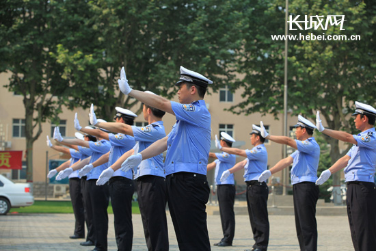 河北高速交警实战训练 123名高速交警现场比武(组图)