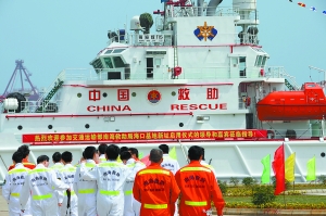 图为2011年4月2日，大型救助船“南海救115轮”停靠在新建成使用的南海救助局海口基地码头。（资料照片）东方IC供图