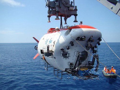 蛟龙号载人潜水器坐底 最终下潜深度6908米(图)