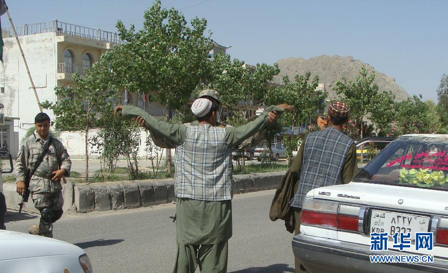 阿富汗坎大哈省遭塔利班袭击14人死亡(组图)