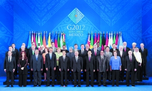 图为与会各国领导人及有关国际组织负责人集体合影新华社/供图