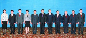 民盟北京市委十一届领导班子合影(从左至右):赵雅君,王荣彬,蔡洪滨