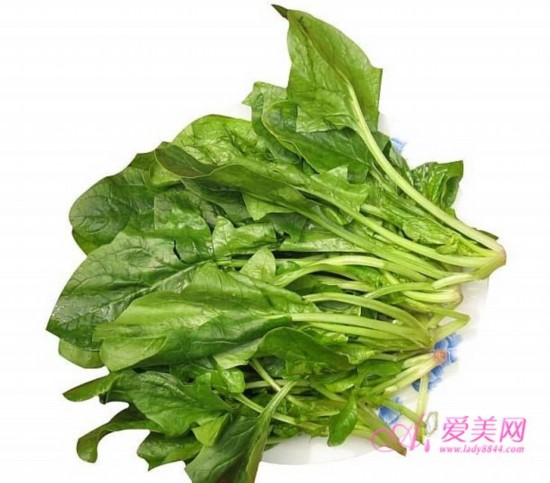 面对镜子，你是否发现自己的发色暗淡、苍白憔悴，一脸疲惫，而有时会感到头昏眼花、心悸失眠、月经不调等，那么也许你已经患上了贫血。