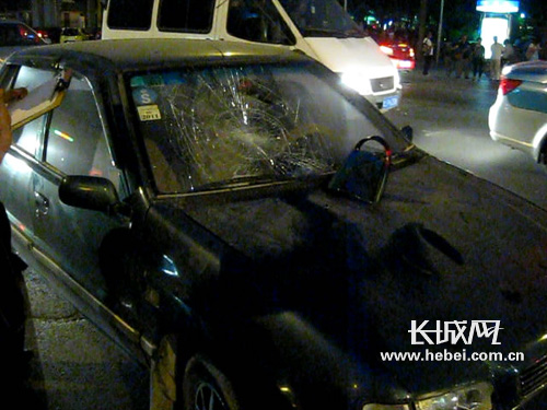 天津红旗路两车相撞事故现场。李嘉深 摄