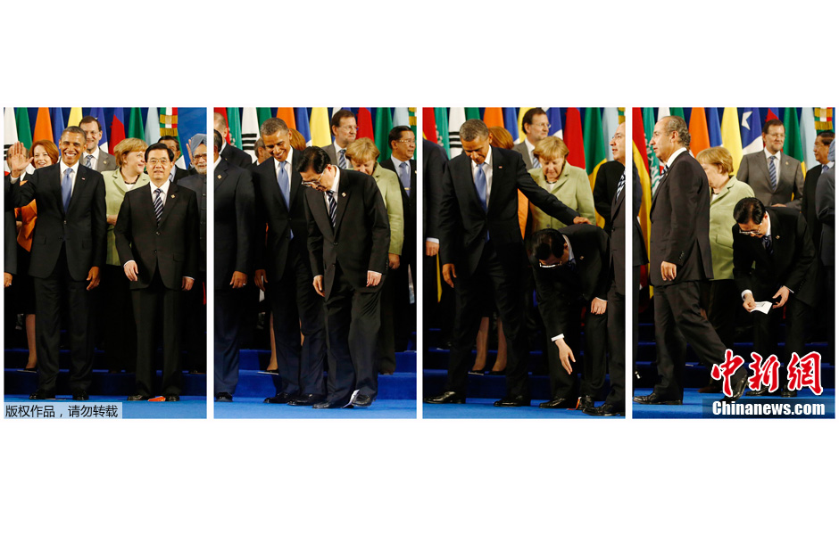当地时间6月18日，G20峰会在墨西哥洛斯卡沃斯进行。在当天进行的G20峰会合影中，各领导人的位置都用脚下国旗来标示。拍照后，胡锦涛弯身拾起中国国旗。
