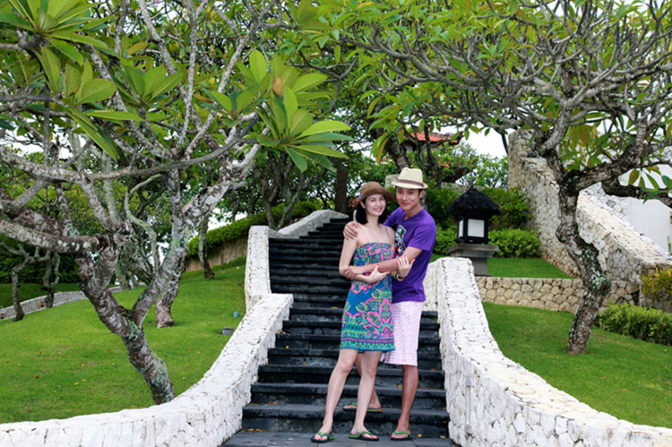张丹峰洪欣巴厘岛庆结婚3周年 尽显幸福和甜蜜