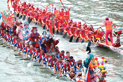 6月18日,端午节前夕,2012温州龙舟文化节暨塘河龙舟拉力赛正式开赛