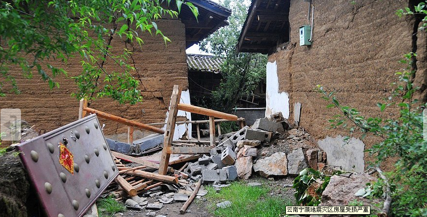 川滇5.7级地震致宁蒗县房屋受损严重(组图)