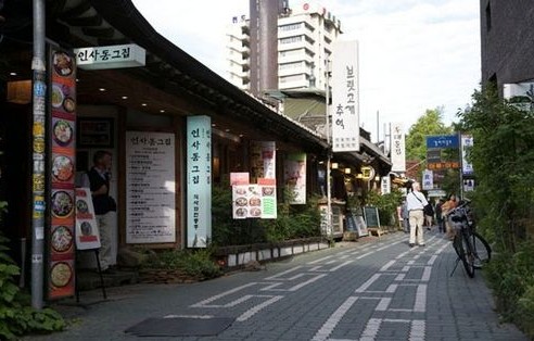 仁寺洞被称作"韩国平民的文化共乐空间",而仁寺洞的命脉就是画廊