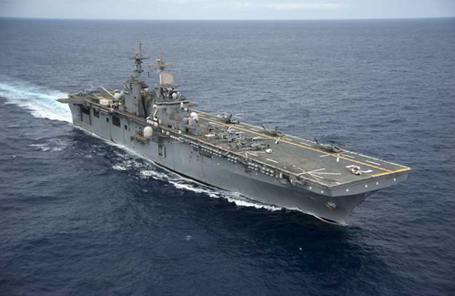 即将参加军演的美国海军"埃塞克斯"号两栖攻击舰(资料图)