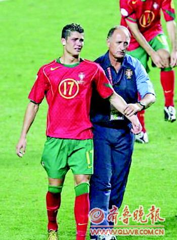 2004年欧洲杯决赛0:1负于希腊,葡萄牙主帅斯科