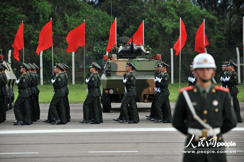 高清:香港回归15周年大阅兵 3128名官兵受阅(