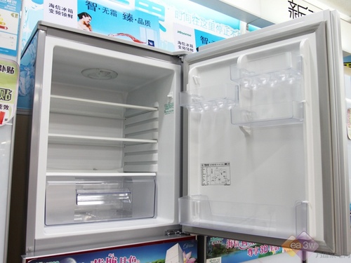 海信BCD-212DG/A超强丝管制冷技术，保证冰箱的制冷速度和效果更加出众。同时，具有超大冷冻室，满足不同食物的存储需求。