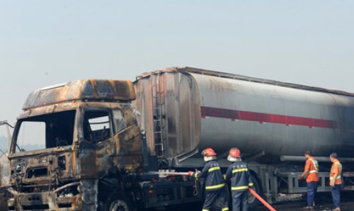 官方通报广州油罐车爆燃事故 造成20死31伤(图)