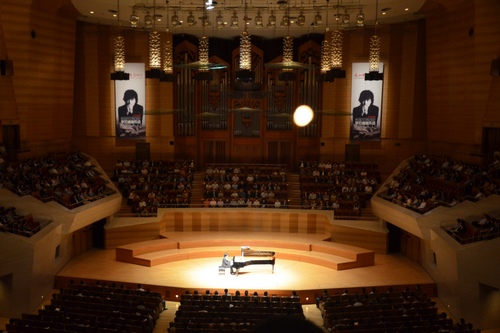 昨天他在东京最著名的三得利音乐厅深情演奏,为日本及世界观众带来了