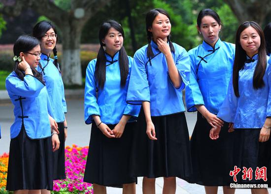 央视倡议:五四青年装做中国青年正式礼仪服装