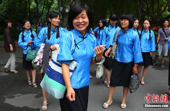 央视倡议:五四青年装做中国青年正式礼仪服装