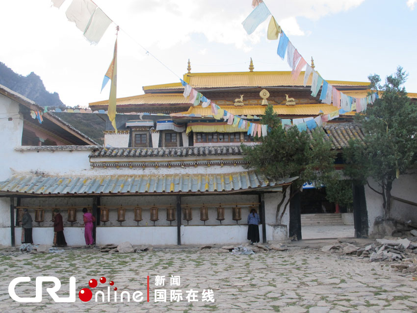 康巴藏区规模较大的格鲁派寺庙—木里大寺(高清组图)
