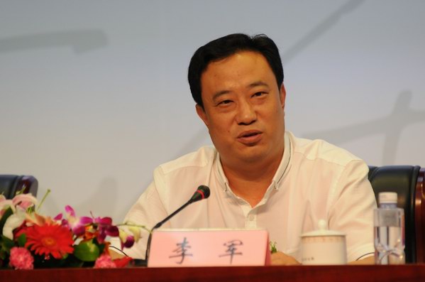 长阳镇镇长李军