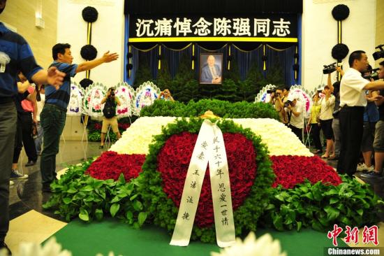 昨日上午,表演艺术家陈强和黄宗洛的遗体告别仪式在北京八宝山举行