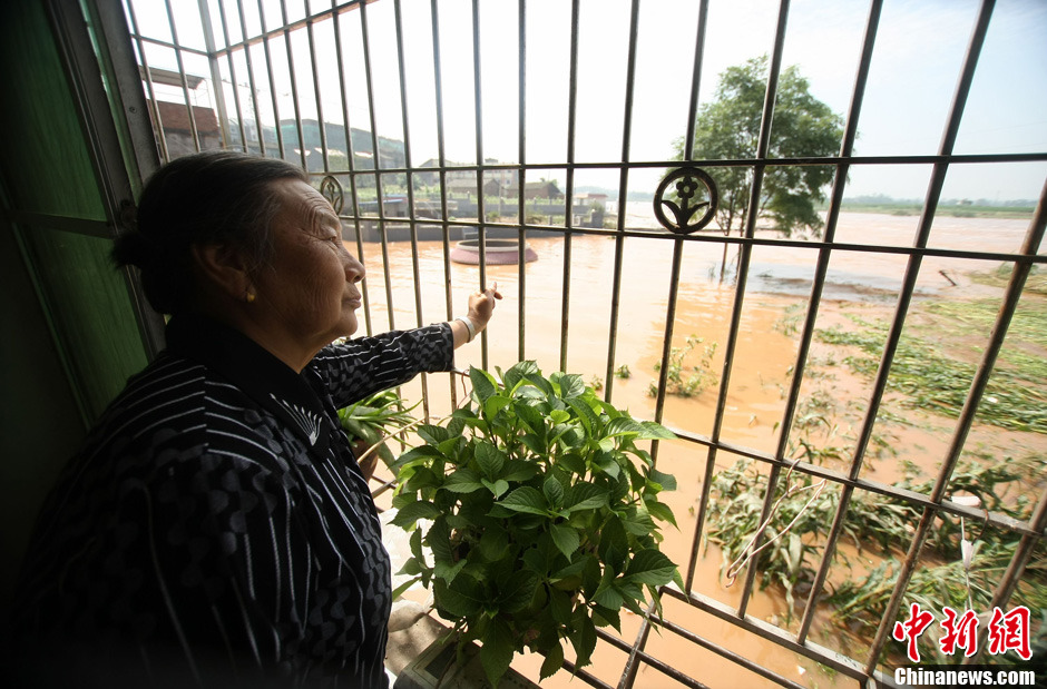 重庆潼南迎入汛来最大洪峰 近8千人紧急转移(