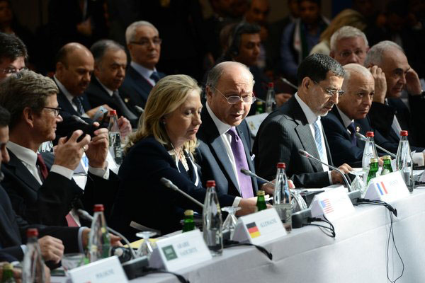 　　当地时间2012年7月6日，法国巴黎，第三次“叙利亚之友”会议6日在巴黎举行。会议最终声明称，坚持要求叙利亚总统下台，将加大力度援助叙利亚反对派，呼吁安理会出台更多措施应对局势。（图片来源：CFP视觉中国）