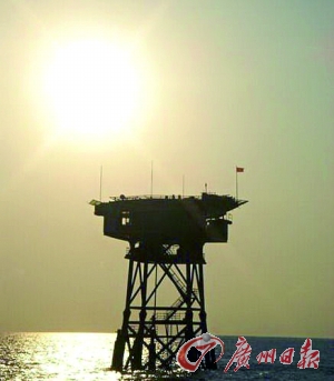 越南在南沙海域设立的高脚屋，屋顶设有直升机平台。