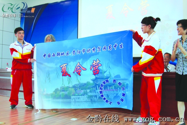 贫困高中生上海过暑假(图)-搜狐滚动外国语南宁市高中图片