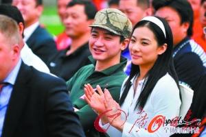 璇美人刘璇结婚 与拍拖11年男友在美国注册