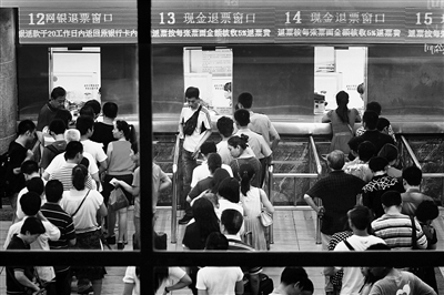 京九、京广、陇海线部分列车因暴雨受阻 北京西站启动应急预案―― 列车因雨晚点 可原价退票