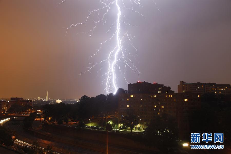 美国华盛顿遭遇雷暴天气(组图)