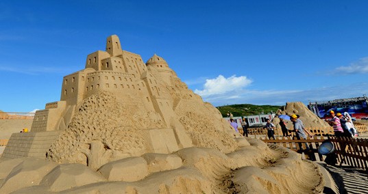 巨型沙雕亮相平潭海滩(组图)