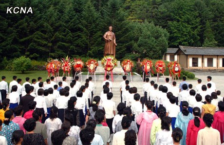 朝鲜纪念金日成父亲金亨稷诞辰118周年。
