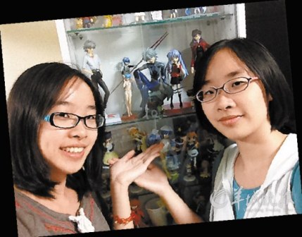 2007年，广州双胞胎姐妹梁博文、梁博雅赴日留学，学的是动漫专业，如今留在日本工作。左为姐姐梁博文，右为妹妹梁博雅。