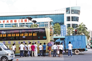 龙华汽车站附近将建天桥 市民乐坏了(图)