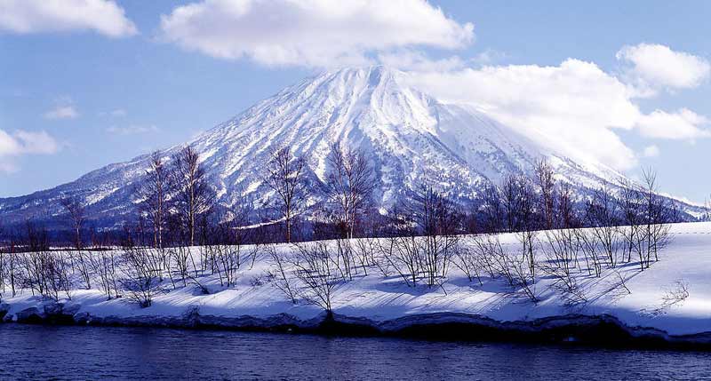 日本富士山再发现30米长裂缝 或会引发山崩(组