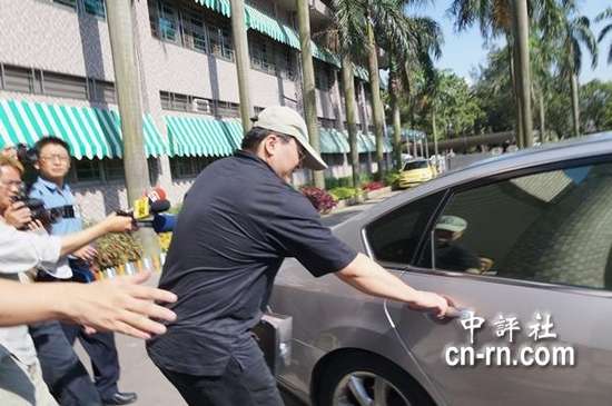 对于媒体询问陈水扁的健康，赵建铭不愿回答。