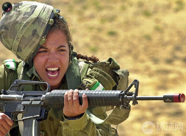 枪不离身 以色列女兵的最强混搭