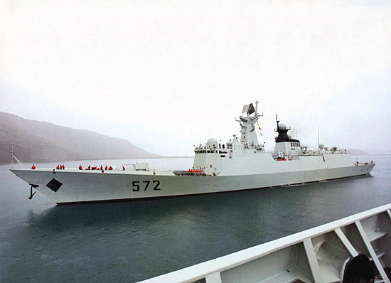 中国最新型导弹护卫舰衡水舰入列南海