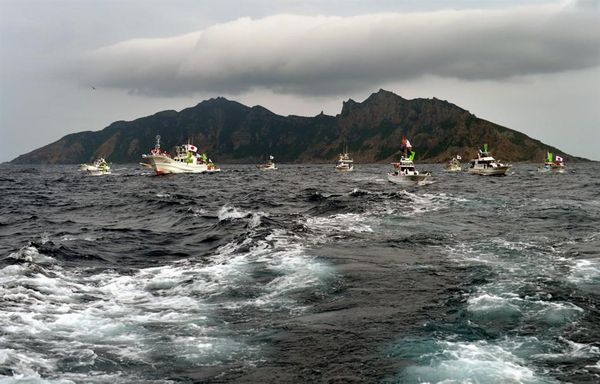 资料图：日本民间右翼团体“加油日本！全国行动委员会”6月9日-10日在钓鱼岛周边海域进行“集体海钓”活动，并对钓鱼岛进行了“海上视察”。