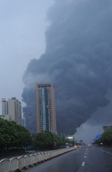 湖南长沙旺旺食品厂发生火灾(高清组图)