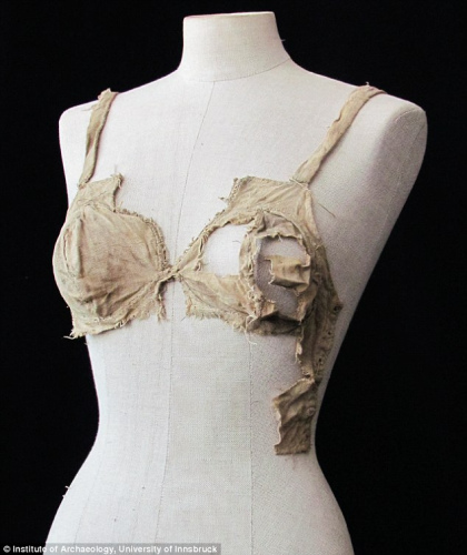 15世纪女性胸罩