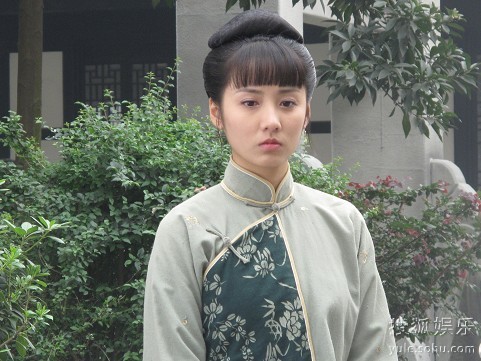 吕一携手实力小生刘恺威,钟汉良主演的年代传奇大戏《菩提树下》正在