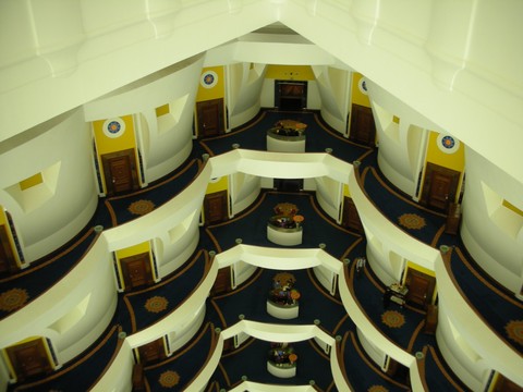 网友实拍迪拜七星级帆船酒店内部奢华设施-搜狐数码