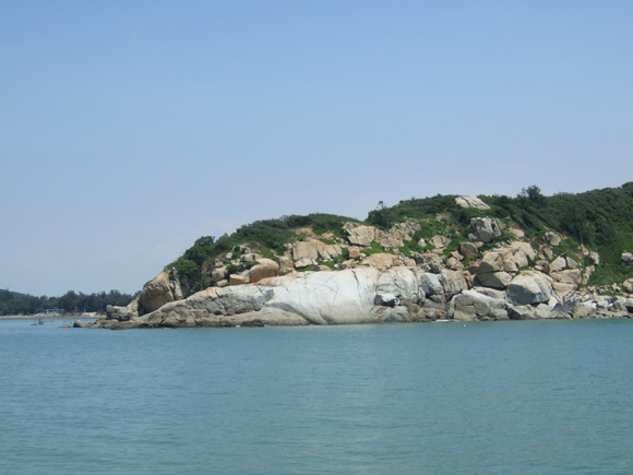 深海网箱多活力 柘林湾里有好鱼; 记者随访----饶平柘林湾深海网箱