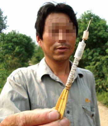 弓弩毒针!专朝狗狗发射(图)