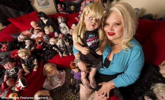 美33岁女子收藏500个仿真恐怖娃娃(图)